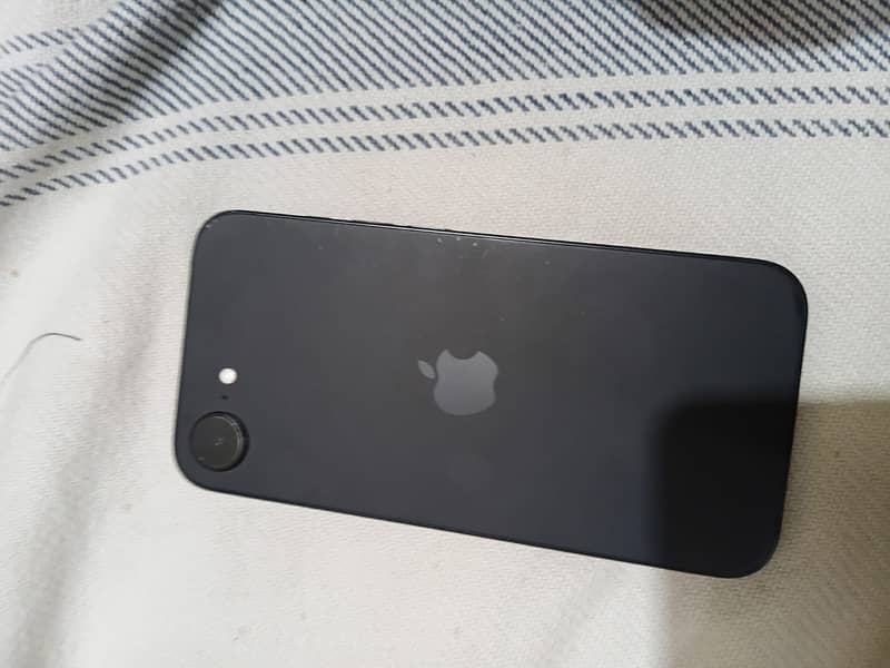 Apple iPhone 16e 0