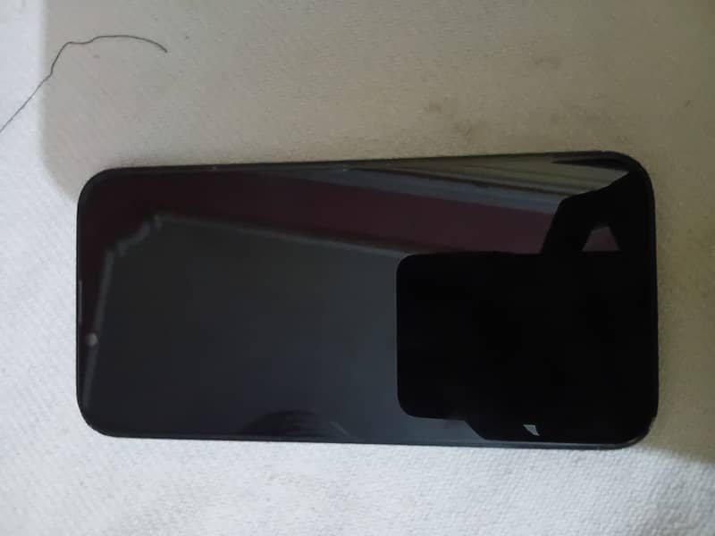 Apple iPhone 16e 5