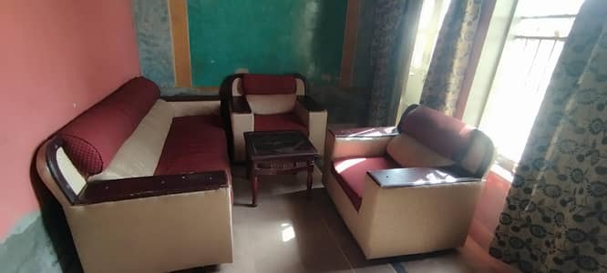 Beautiful Sofa Set with 3 Tables for sale – Good Condition