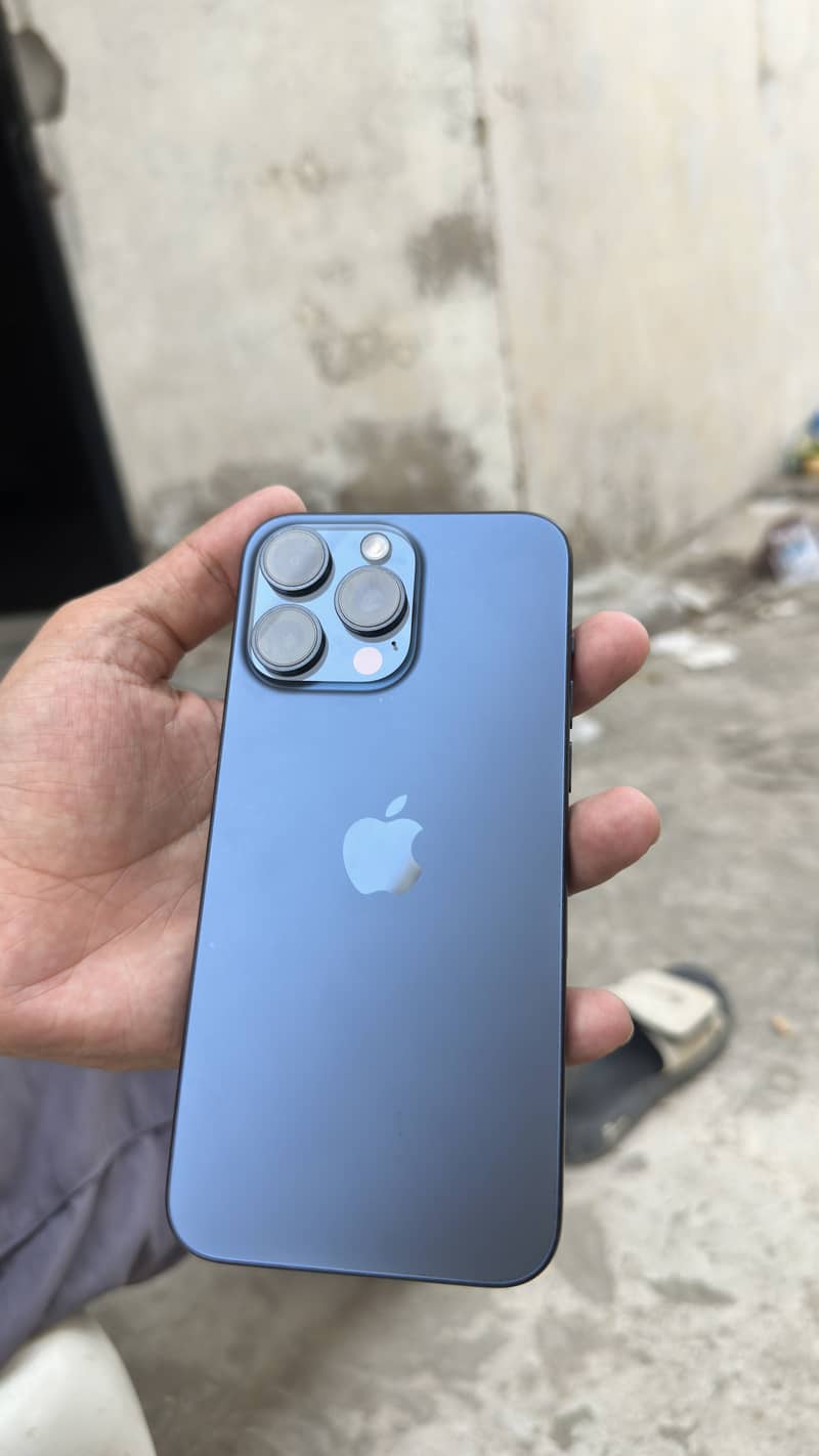 Apple iPhone 15 Pro Max 1