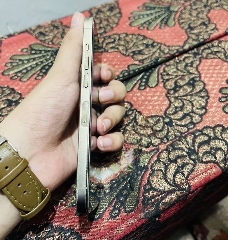 Apple iPhone 13 Pro 2
