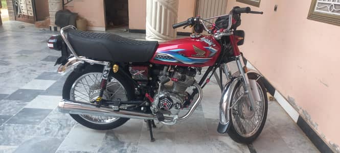 honda cg125 barnd new bike hai just buy and drive