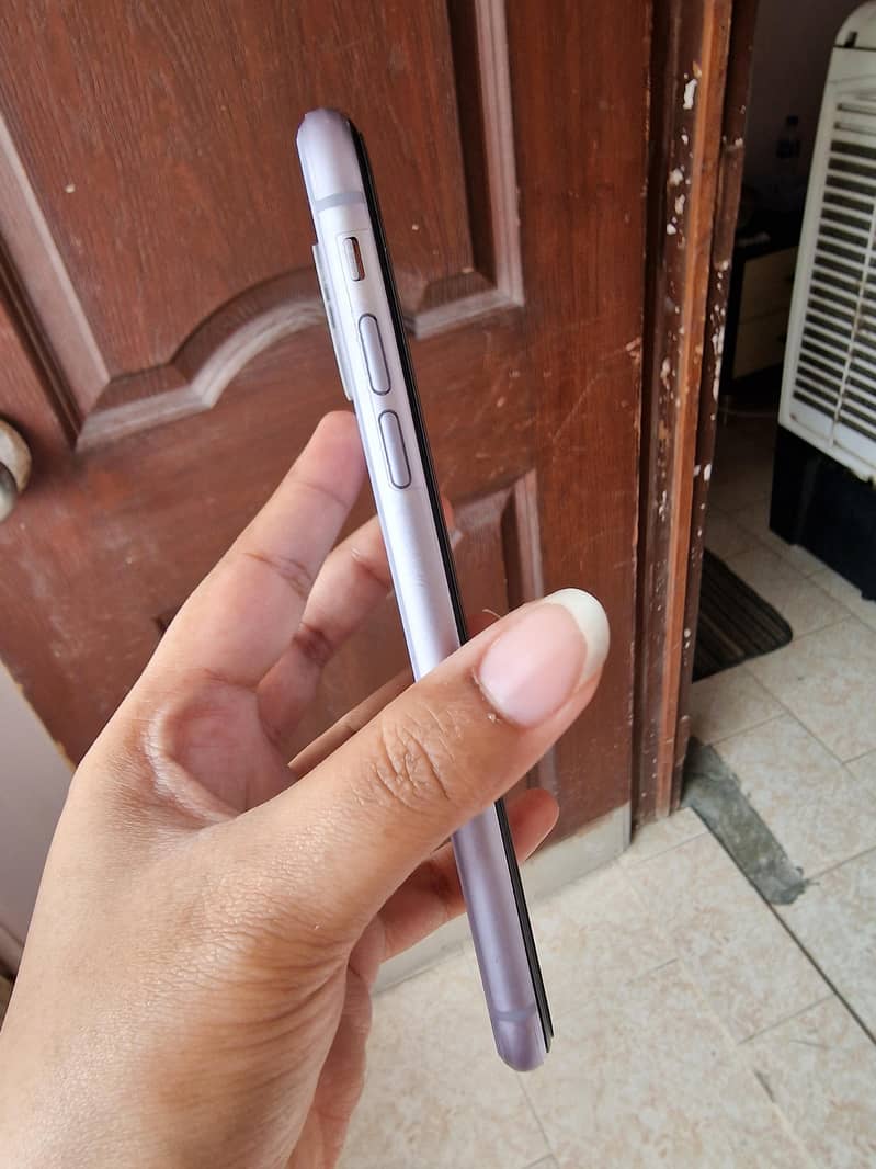 Apple iPhone 11 4