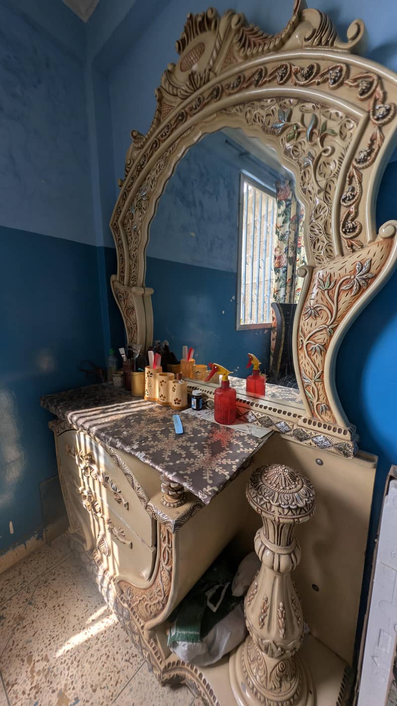 dressing table 1