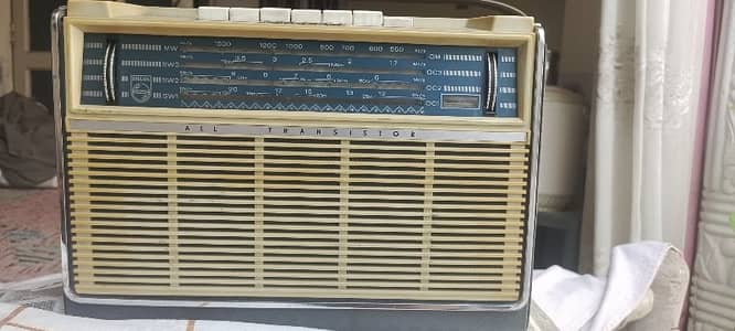 PHILIPS L4 . ORIGINAL PHILIPS RADIO FOR SALE. ALL WORKING IN ORIGINAL