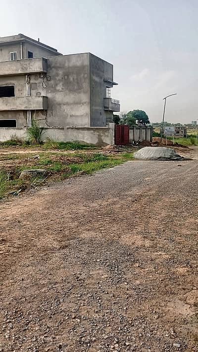 5 marla Highted Plot for sale in Topcity E Block