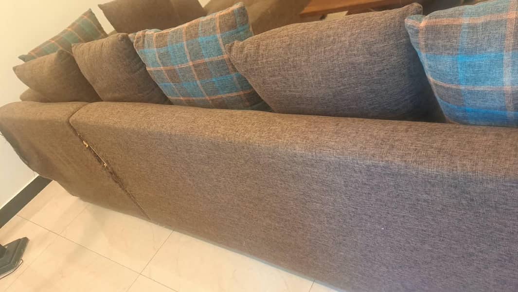L shape sofa in good condition 4
