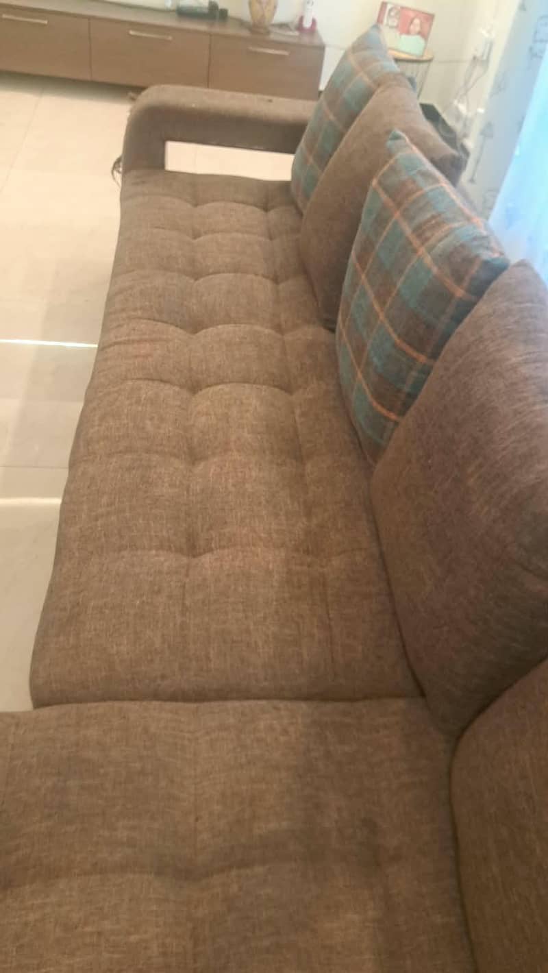 L shape sofa in good condition 8