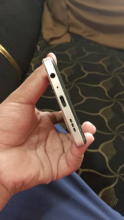 OPPO F21 Pro
