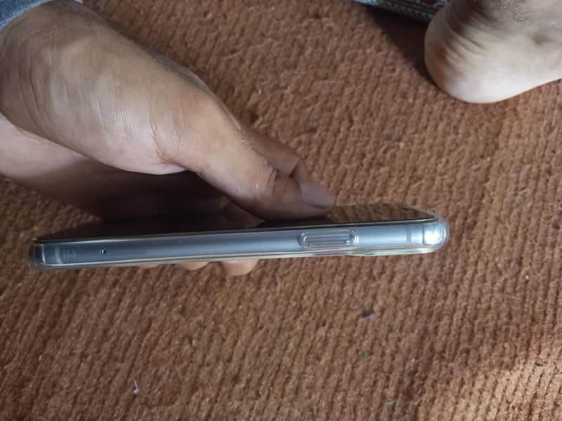 Apple iPhone 11 4