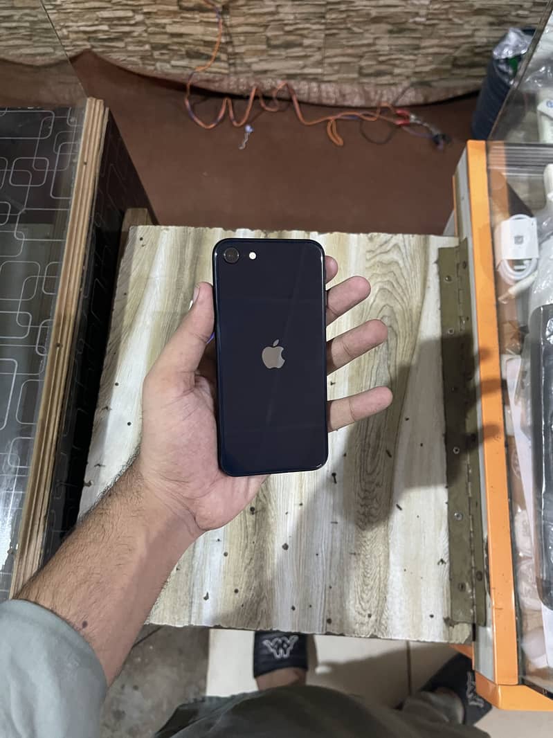 Apple iPhone SE 3rd generation 1