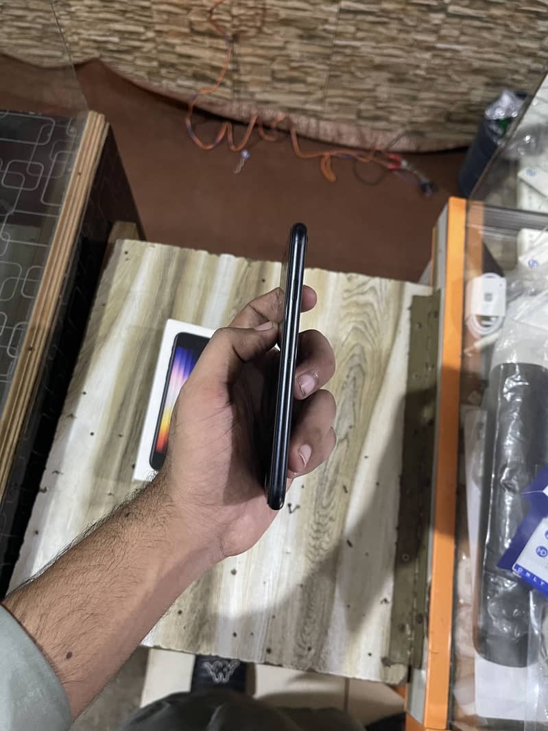 Apple iPhone SE 3rd generation 3
