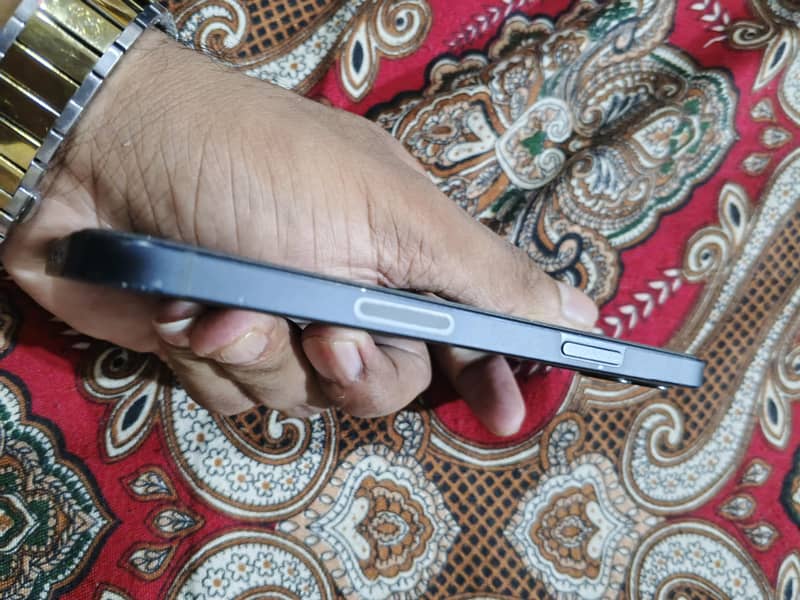 Apple iPhone 12 1