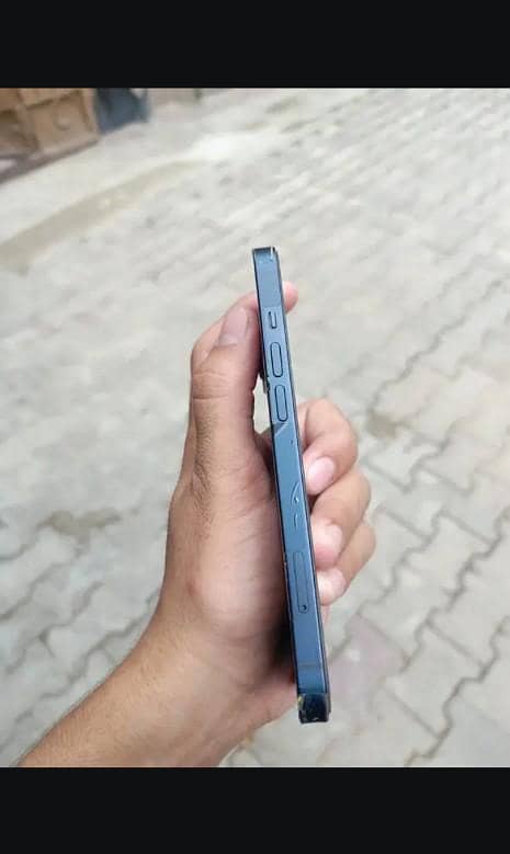 Apple iPhone 13 2