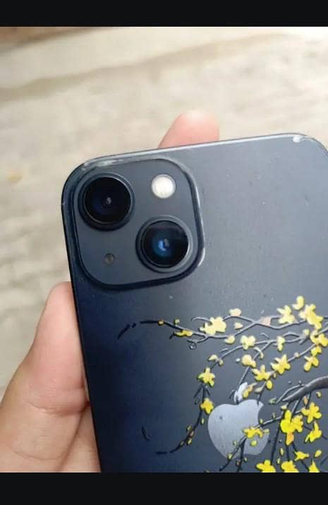 Apple iPhone 13 4