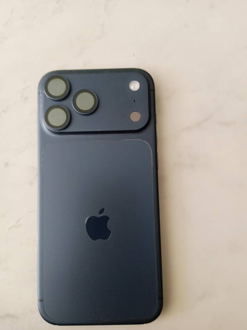 Apple iPhone 17 Pro Max 1