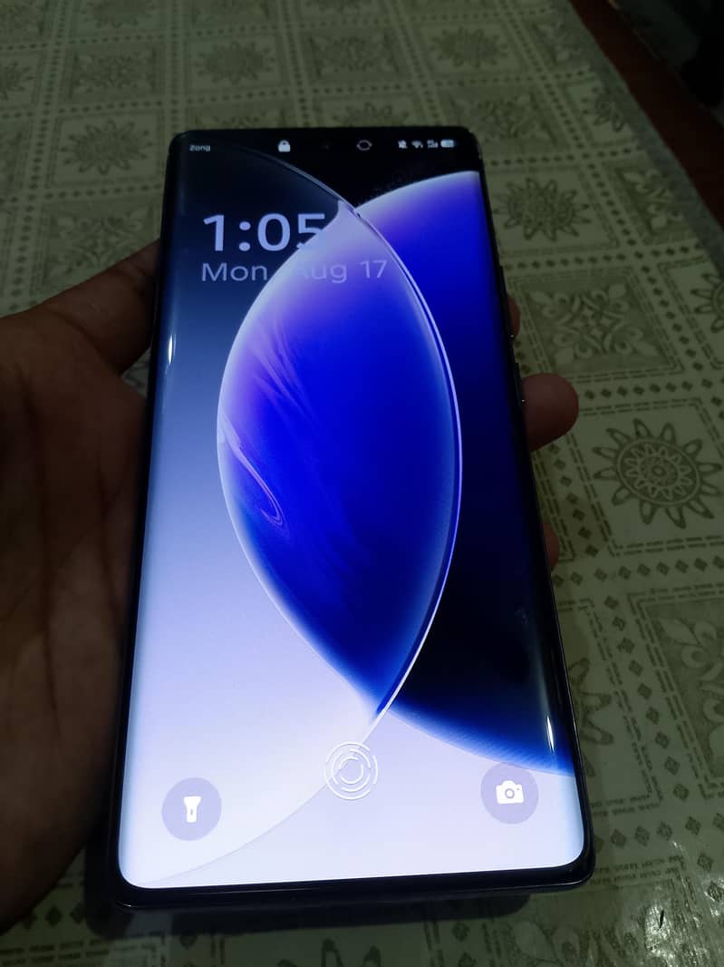 Tecno CAMON 30S 8+8 ram 256 memory  curved display with box charger 1