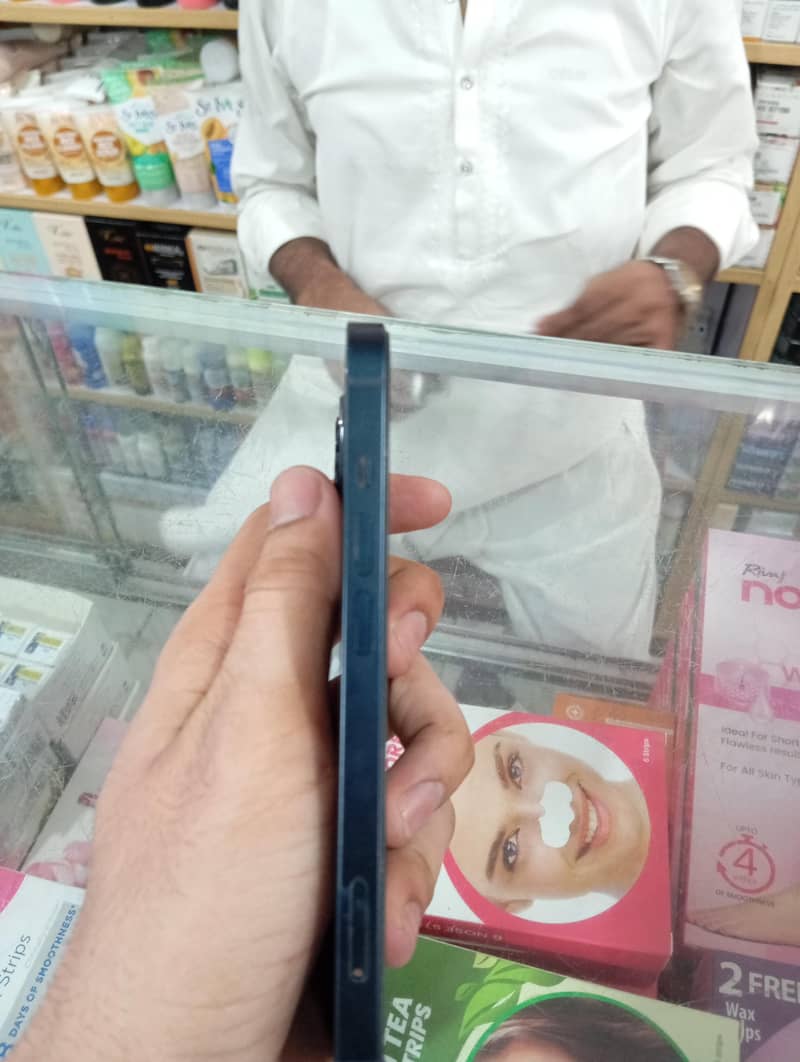 Apple iPhone 13 6