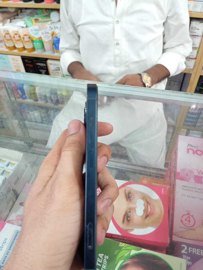 Apple iPhone 13 7
