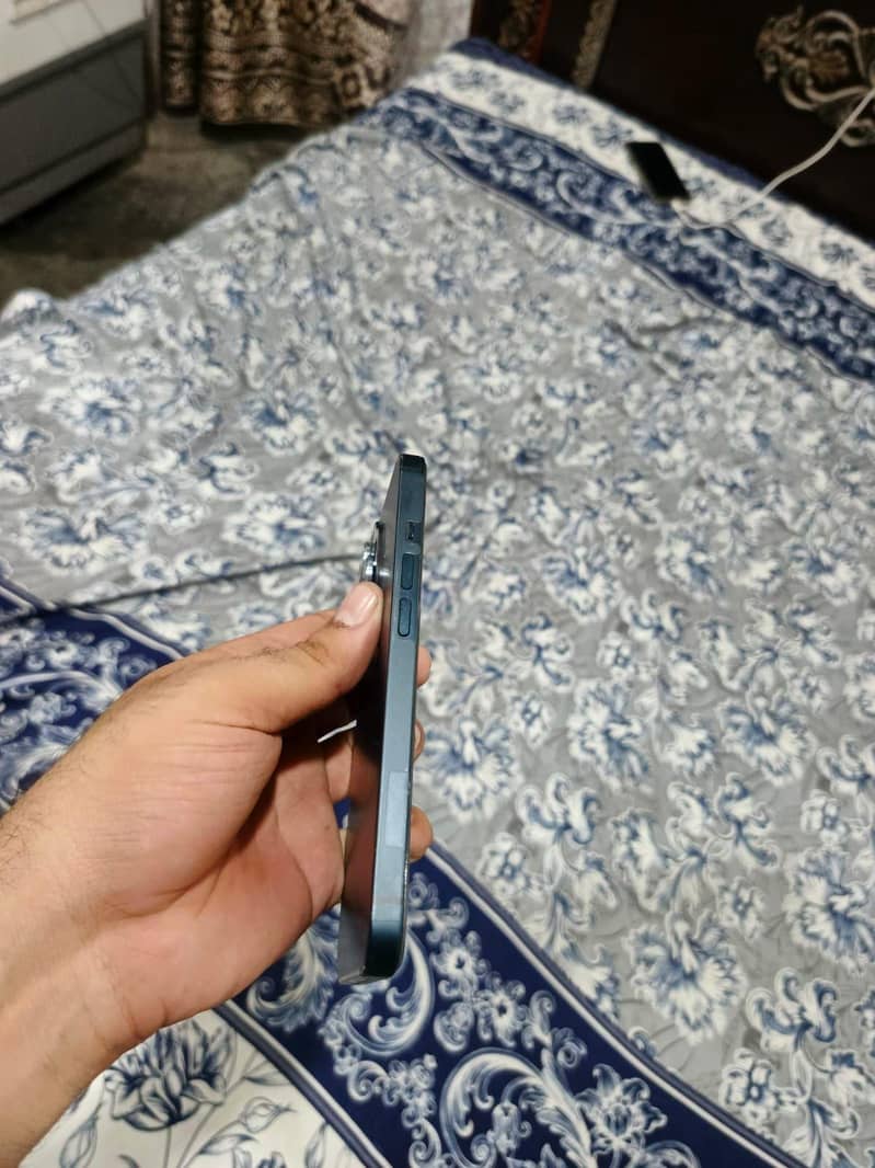 Apple iPhone 14 3