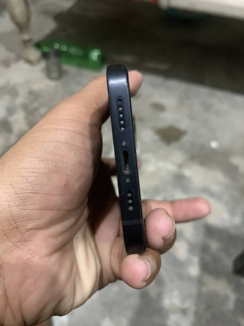 Apple iPhone 11 4