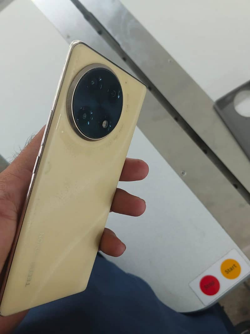 Tecno CAMON 30S 1