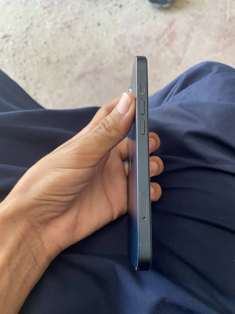 Apple iPhone 13 4