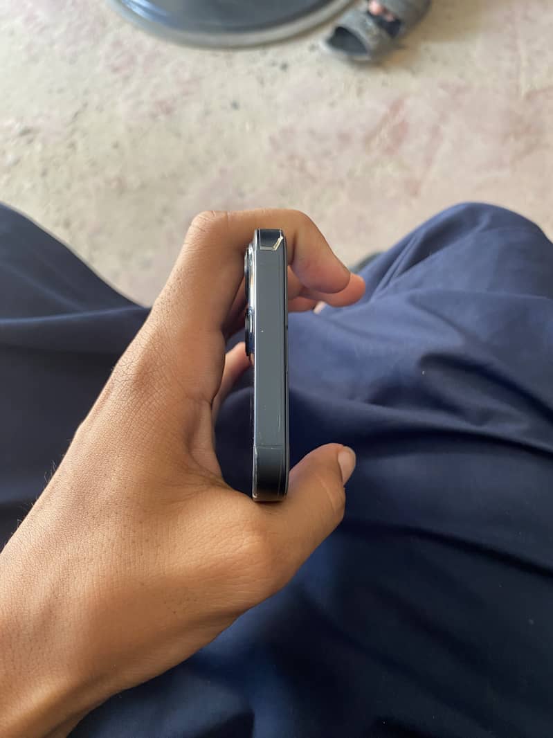 Apple iPhone 13 5