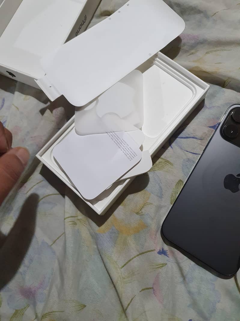 Apple iPhone 14 Pro Max 15