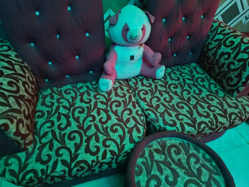 table with 2 sofa 1