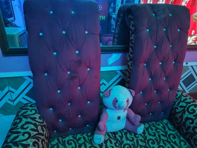 table with 2 sofa 3