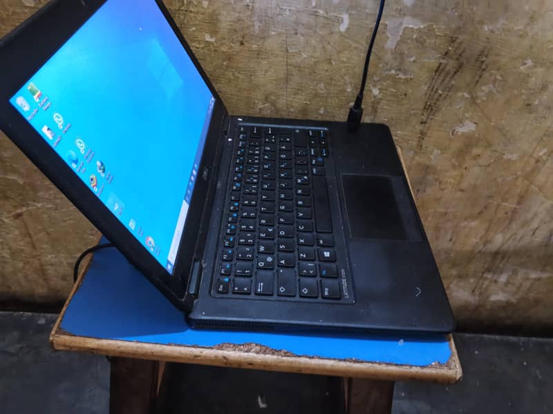 Dell Latitude E7250 1