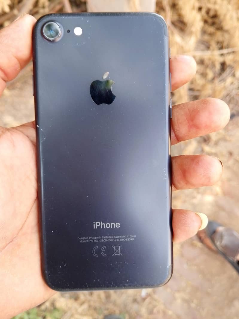Apple iPhone 7 1