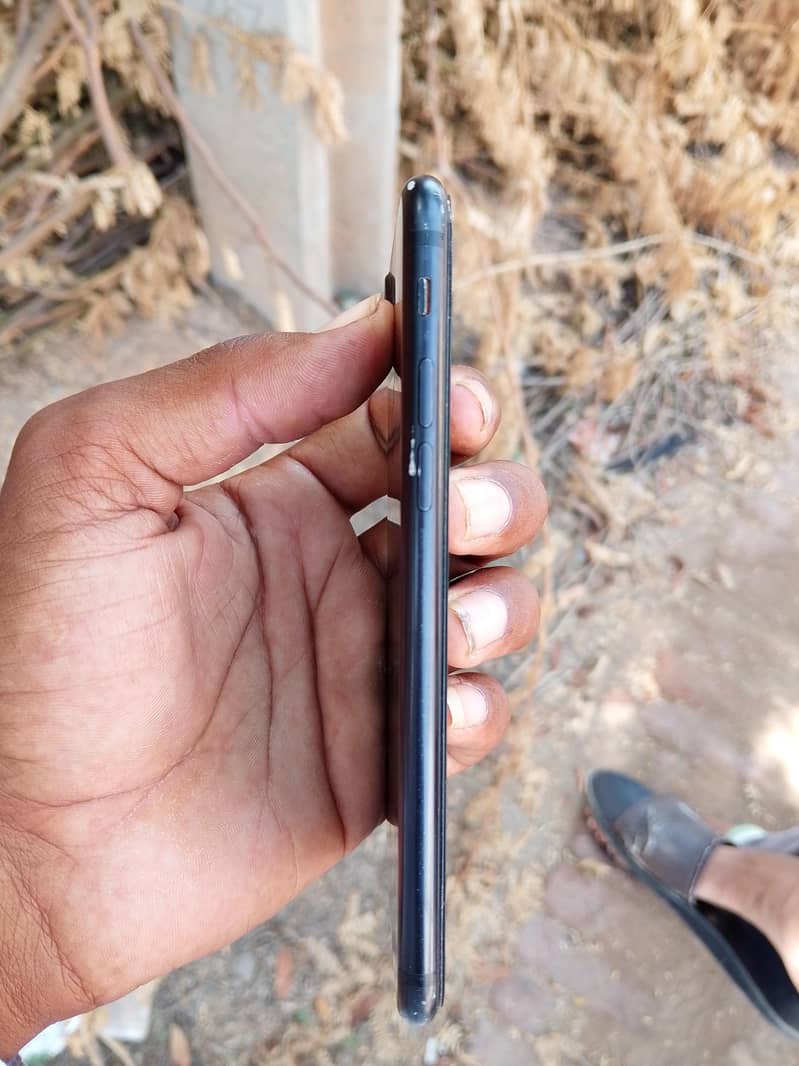 Apple iPhone 7 3