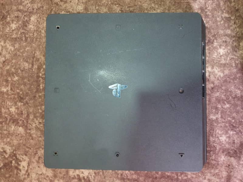 PS4 slim 1