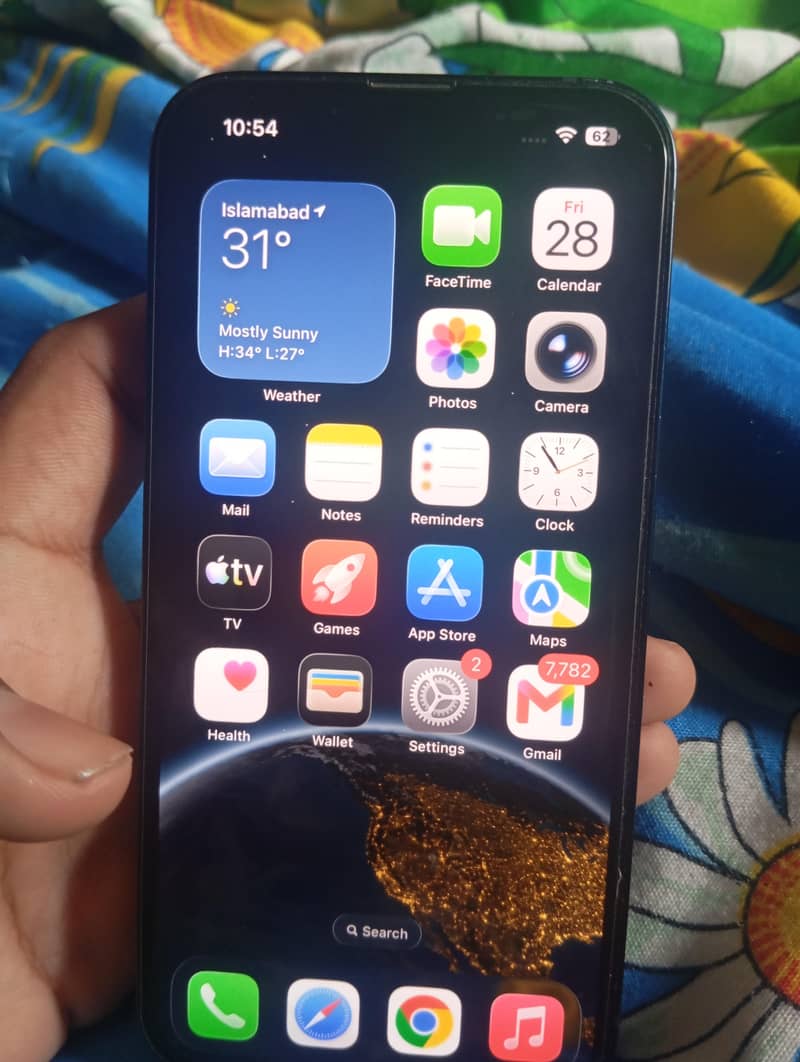 Apple iPhone 13 4