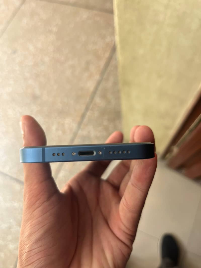 Apple iPhone 13 8