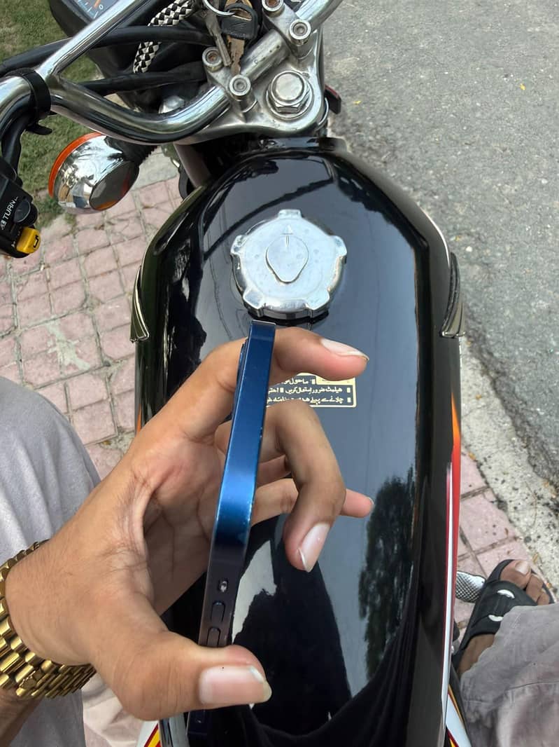 Apple iPhone 12 4