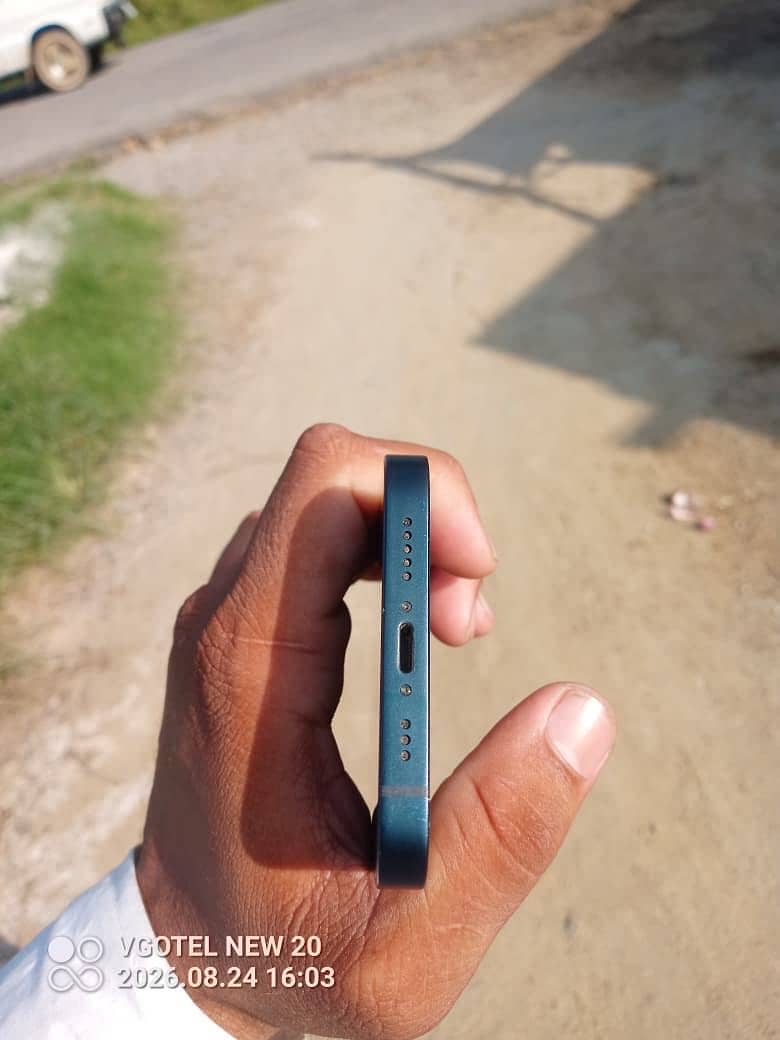 Apple iPhone 13 1