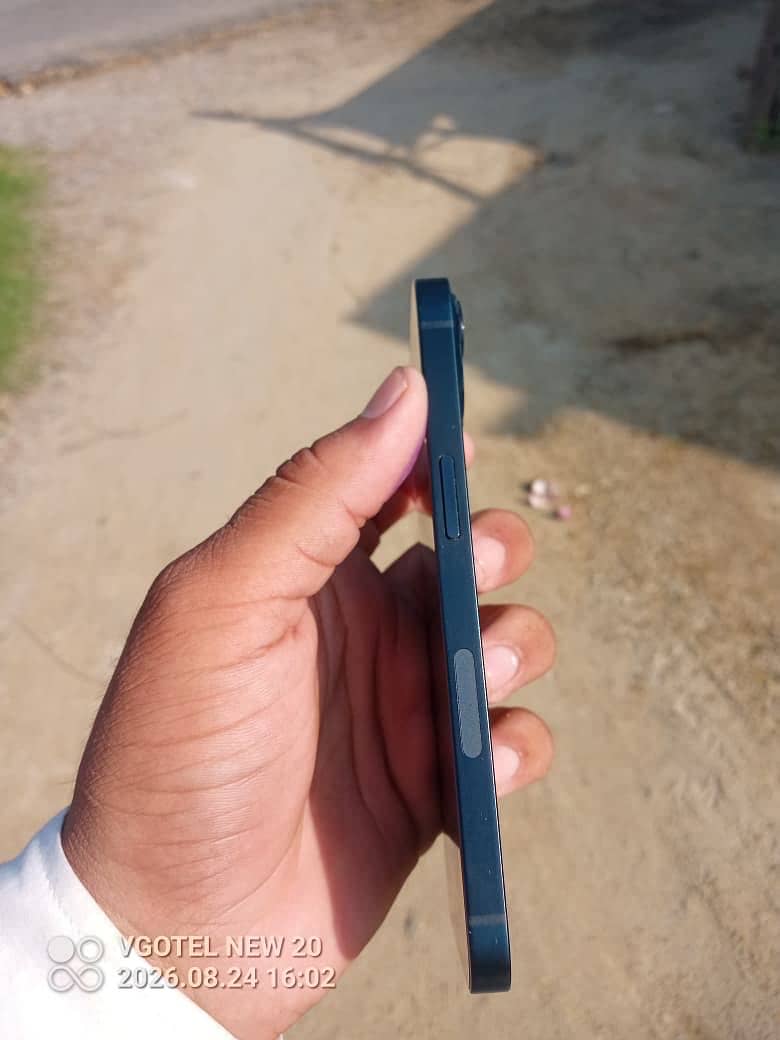 Apple iPhone 13 4
