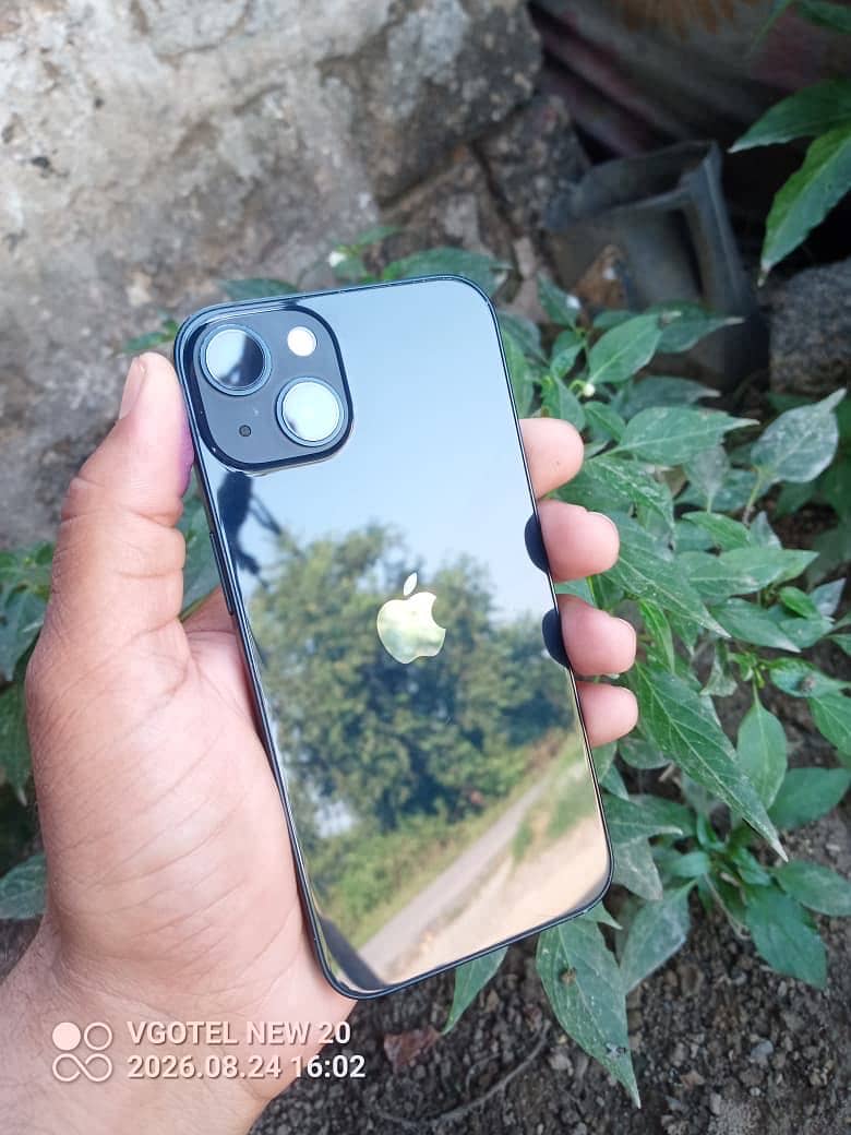 Apple iPhone 13 6