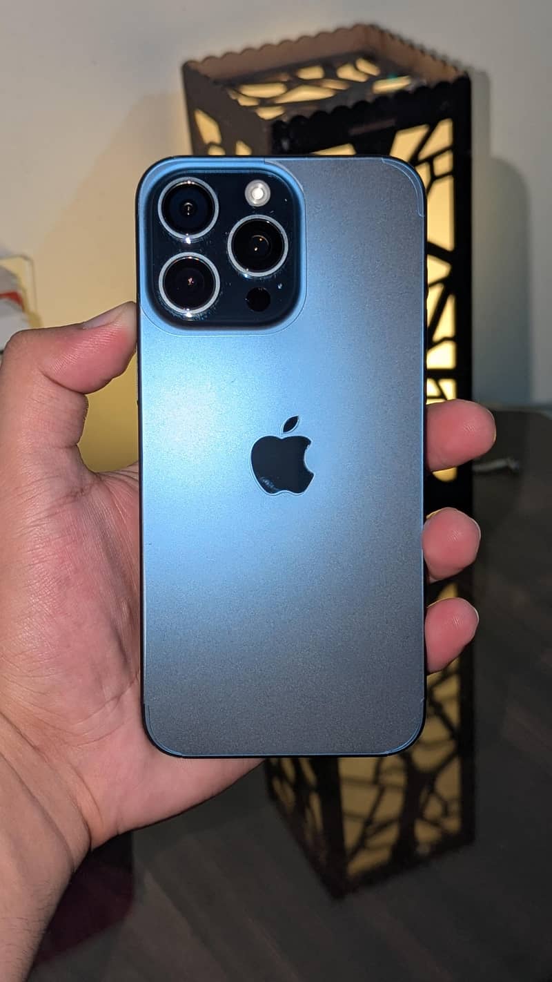 Apple iPhone 15 Pro Max 0