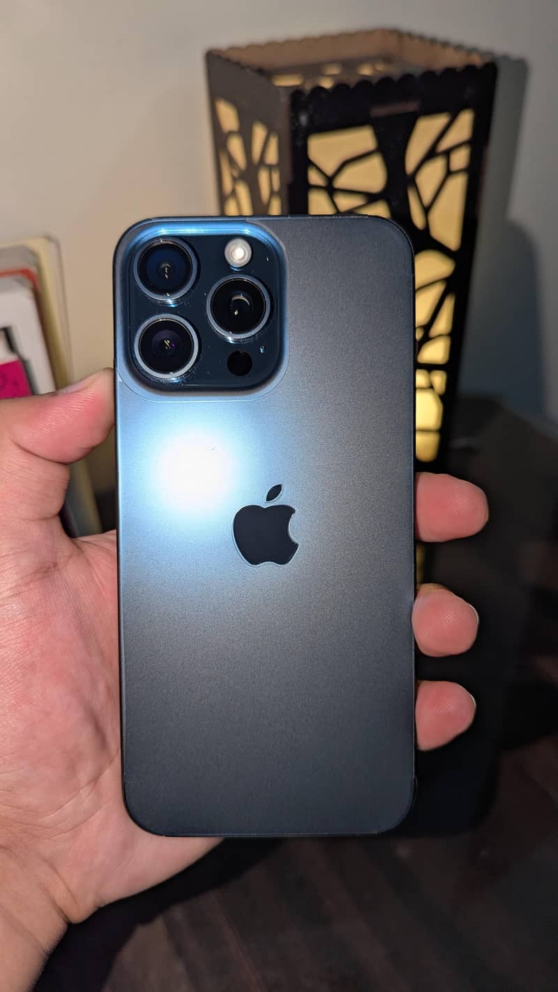 Apple iPhone 15 Pro Max 4