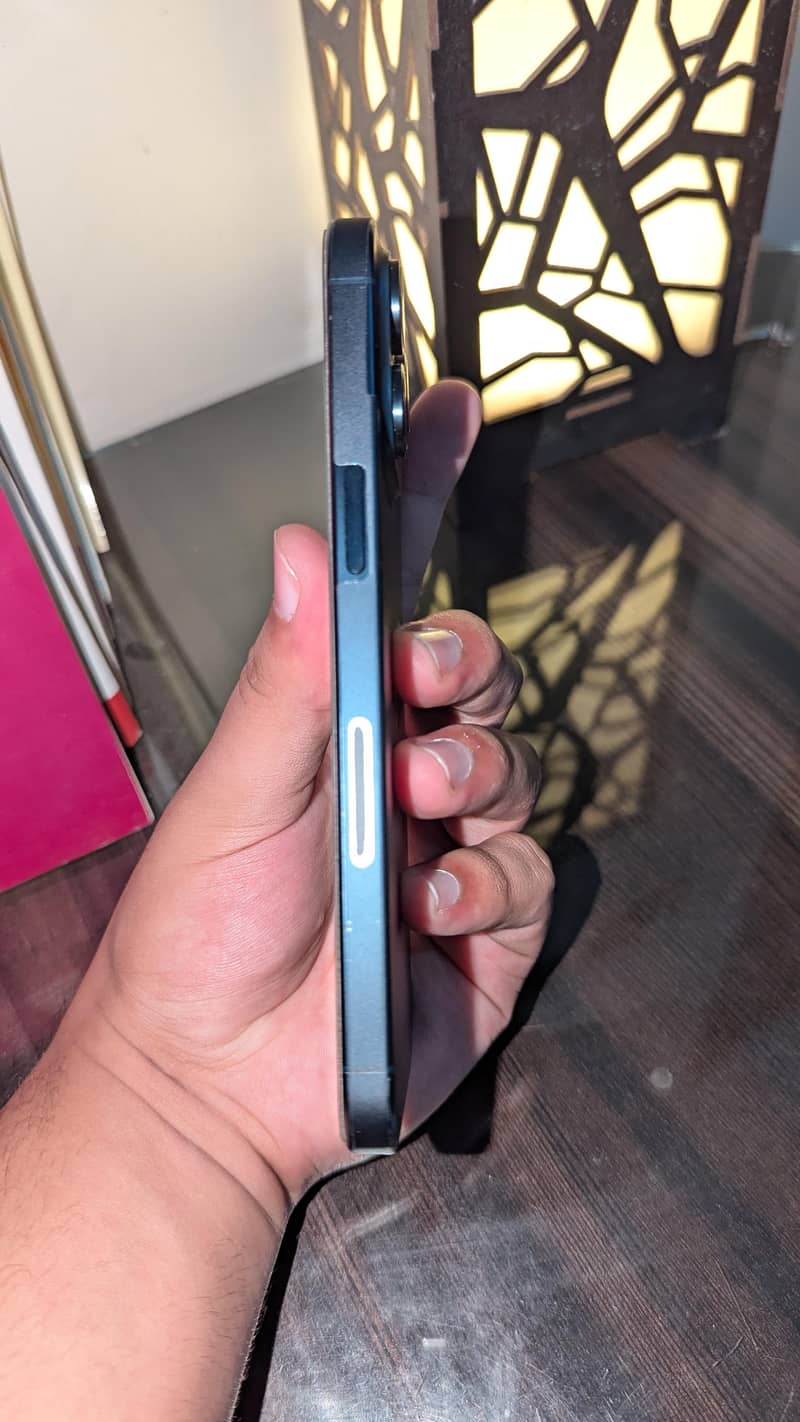 Apple iPhone 15 Pro Max 6
