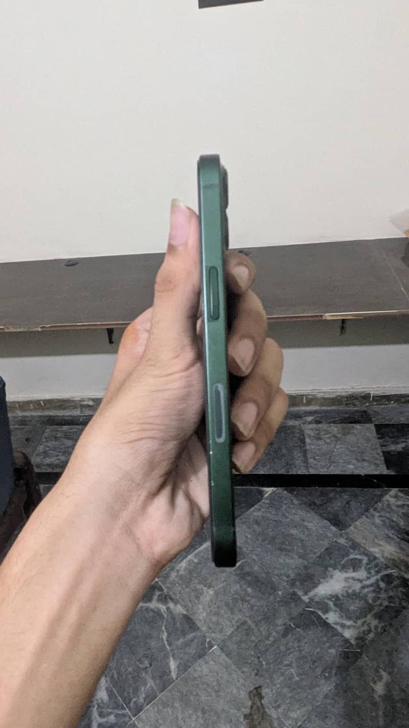 Apple iPhone 13 1