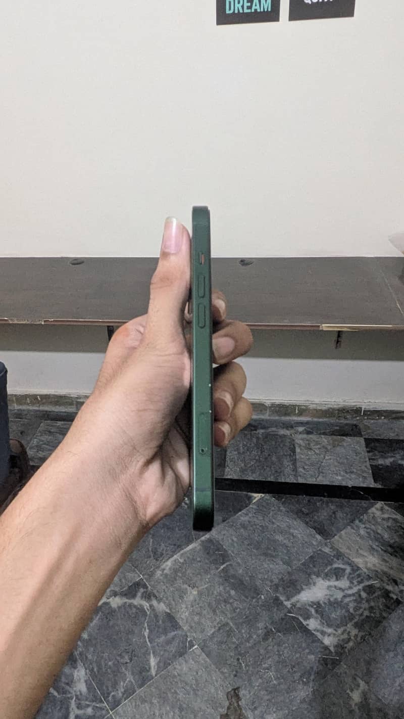 Apple iPhone 13 3