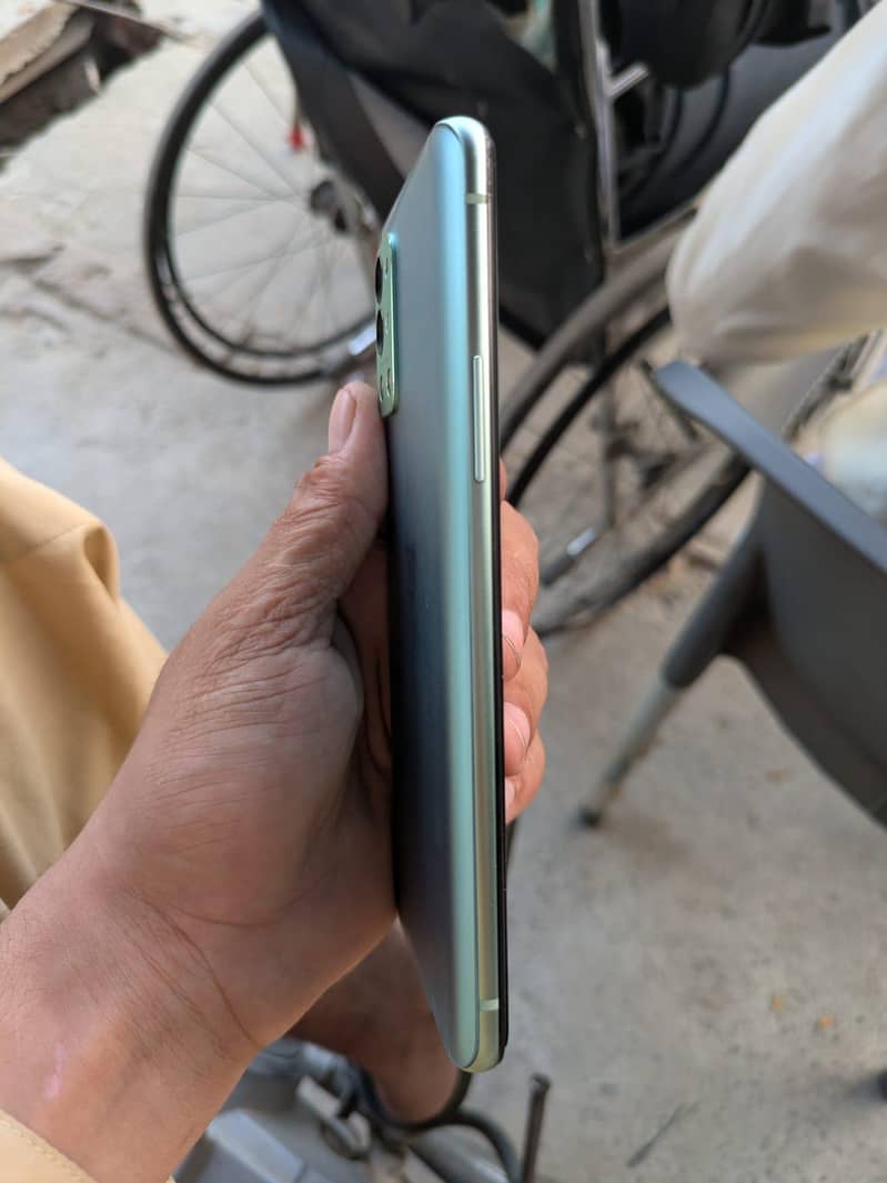 One Plus 9R 1