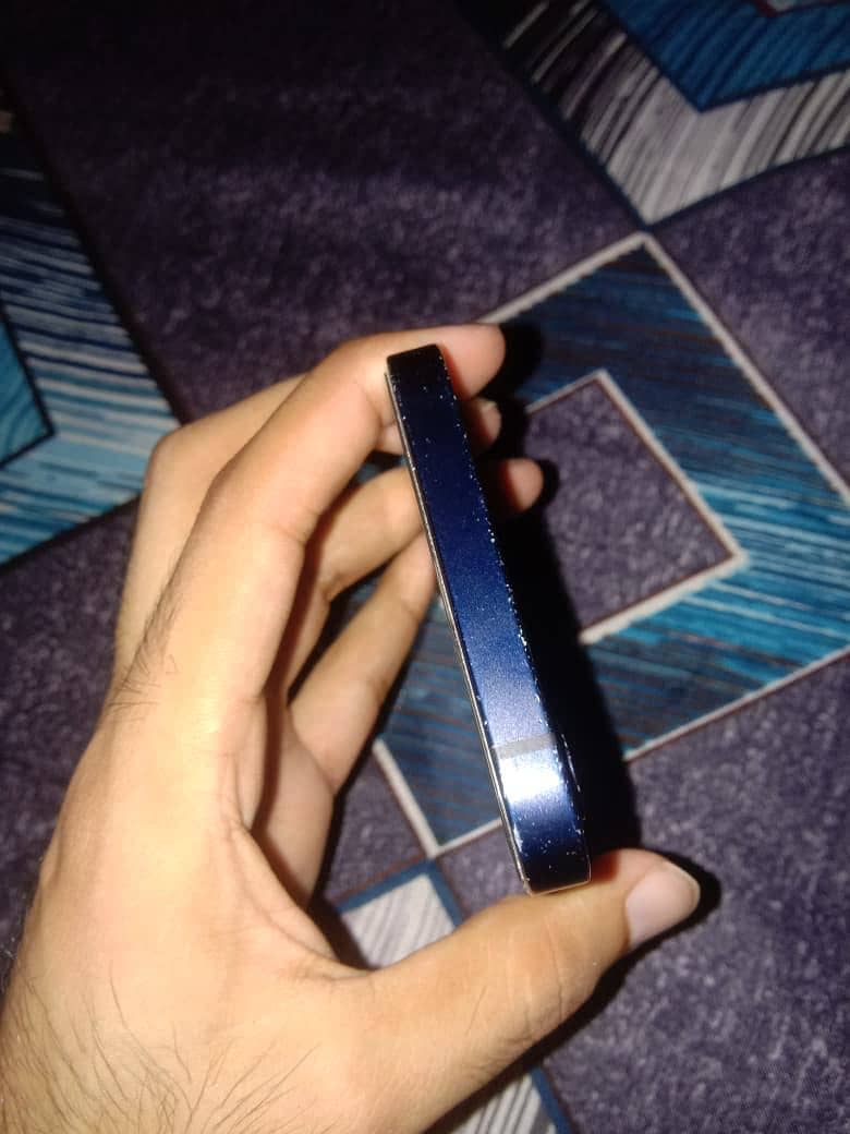 Apple iPhone 12 6