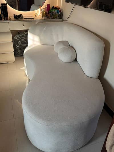5 seater bubble sofa, off white colour with 2 free covers