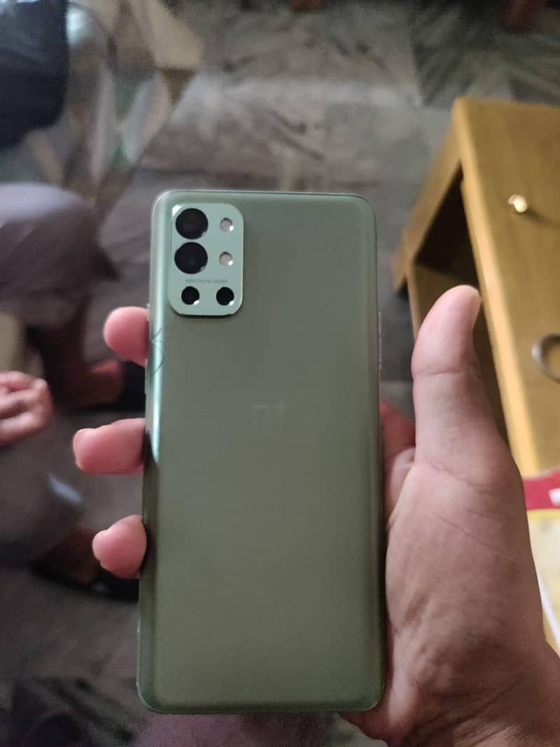 One Plus 9R 1